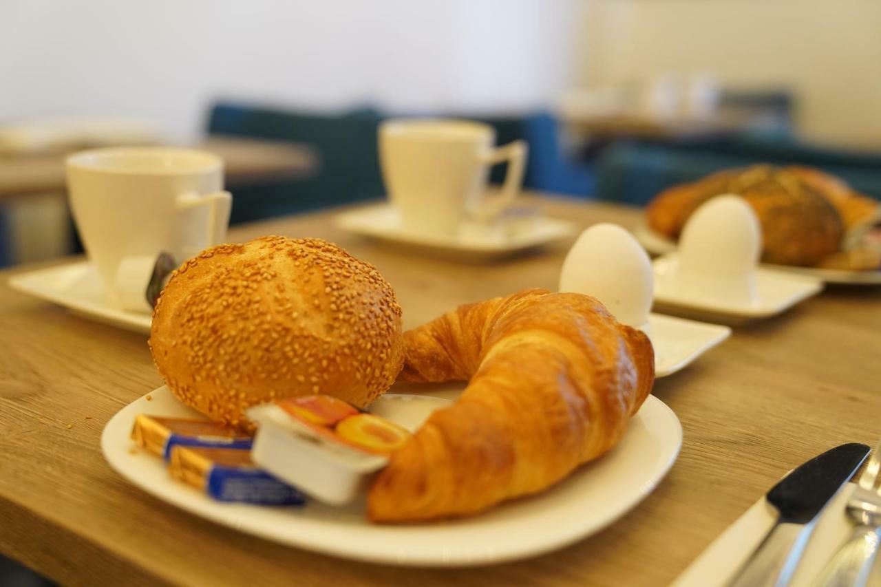 Hotel Dias Pinneberg Ngoại thất bức ảnh