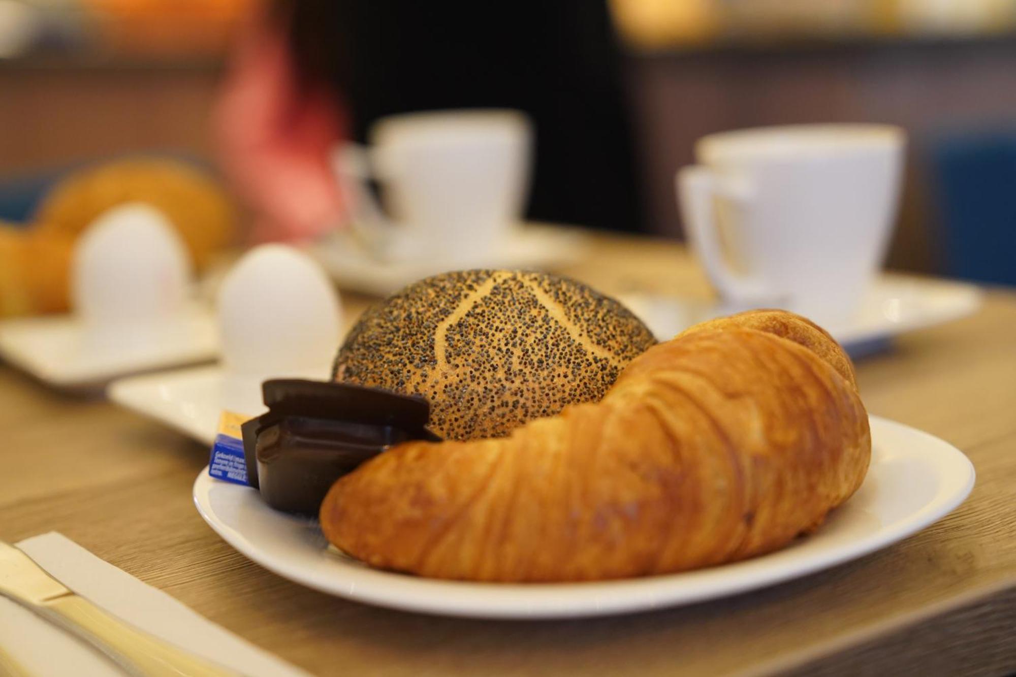 Hotel Dias Pinneberg Ngoại thất bức ảnh