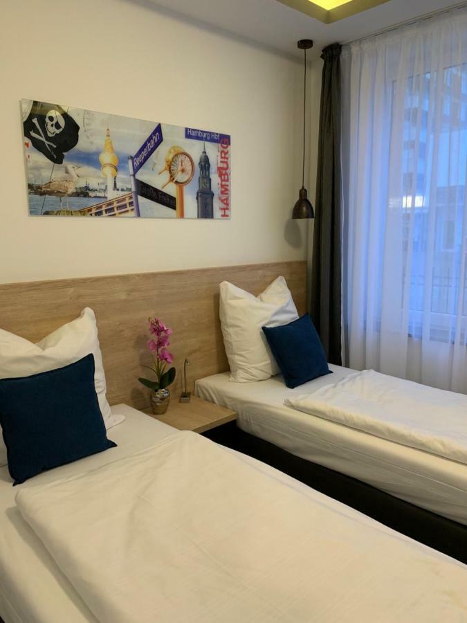 Hotel Dias Pinneberg Ngoại thất bức ảnh